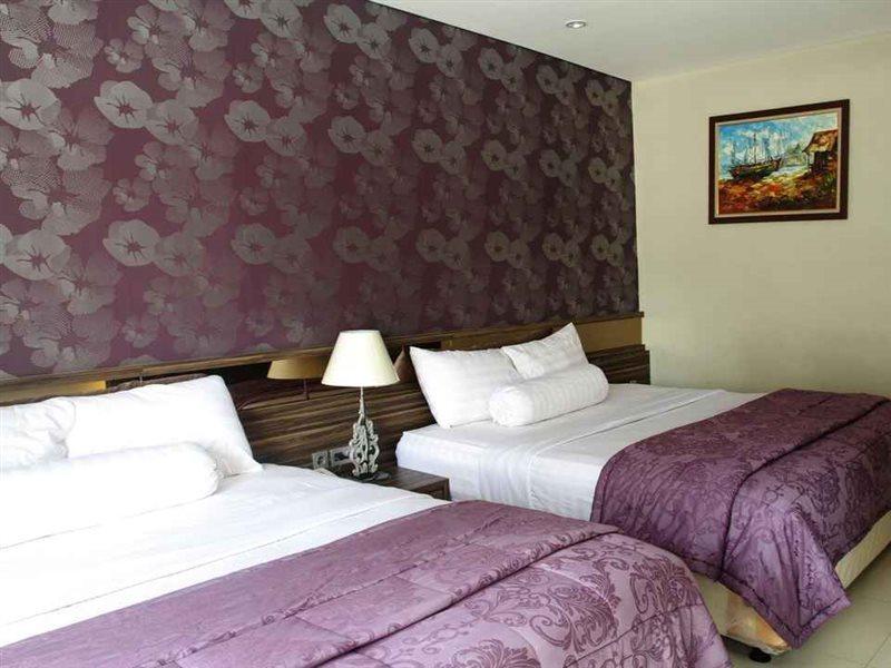 Aquarium Hotel Pangandaran Exterior photo