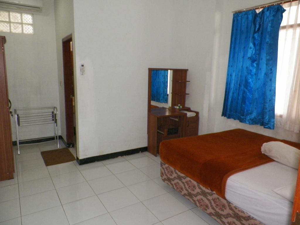 Aquarium Hotel Pangandaran Exterior photo