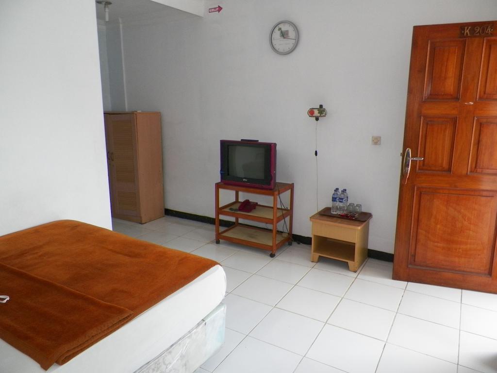 Aquarium Hotel Pangandaran Exterior photo